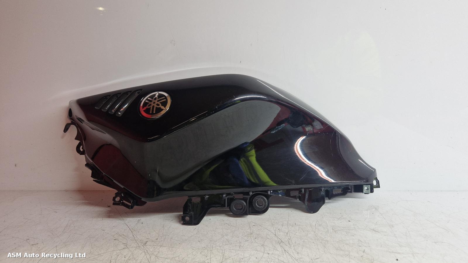 View Auto part Tank Trim Yamaha Yzf R7 2025