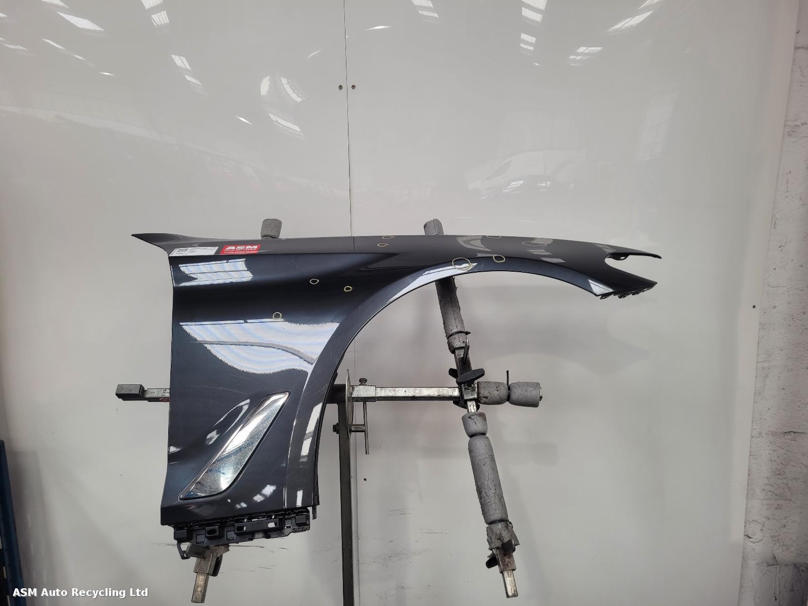 View Auto part R Wing Bmw 5 Series 2019