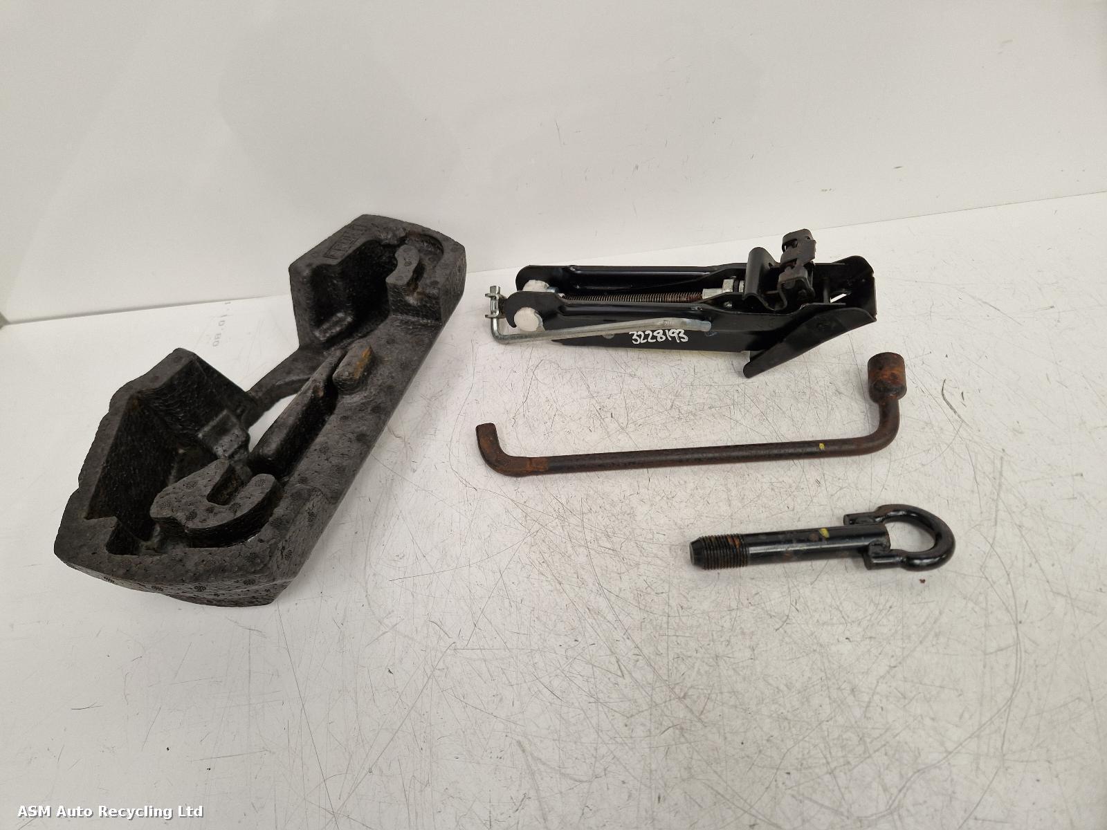 View Auto part Jack Citroen C1 2009