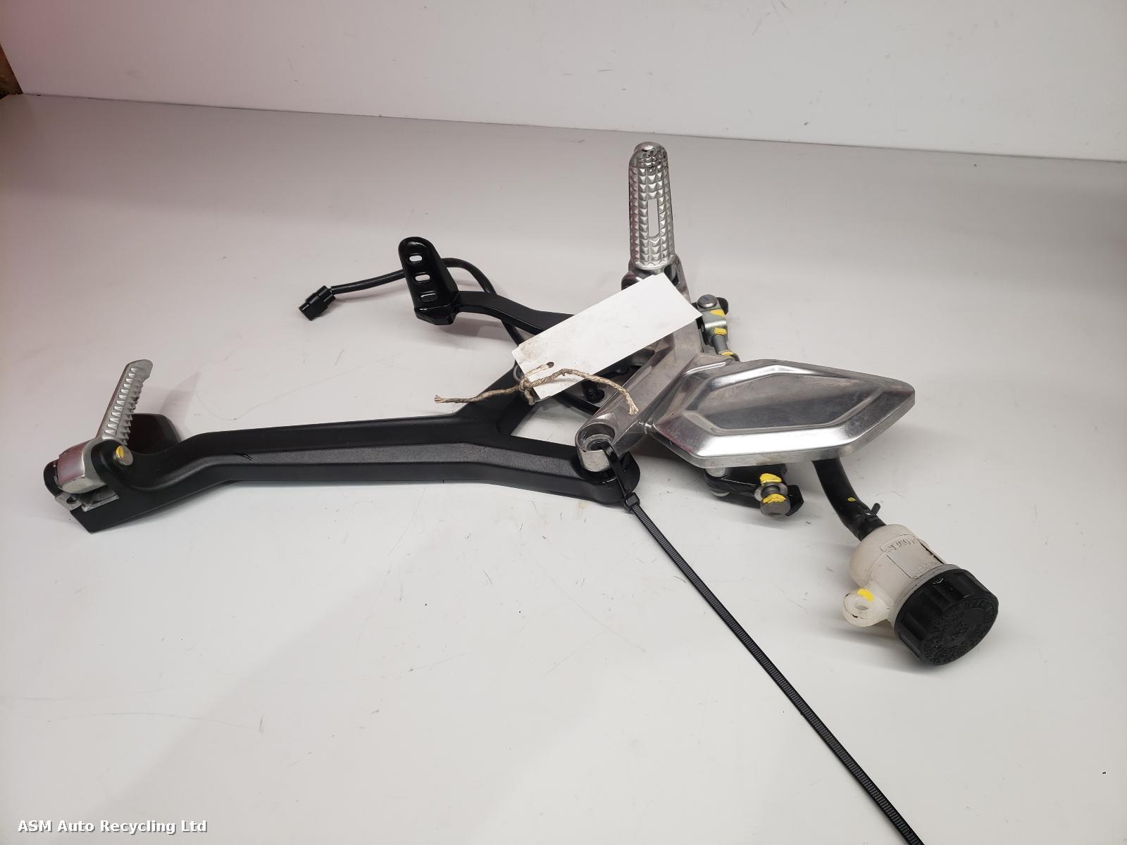 View Auto part Right Footrest Triumph Trident 660 2024