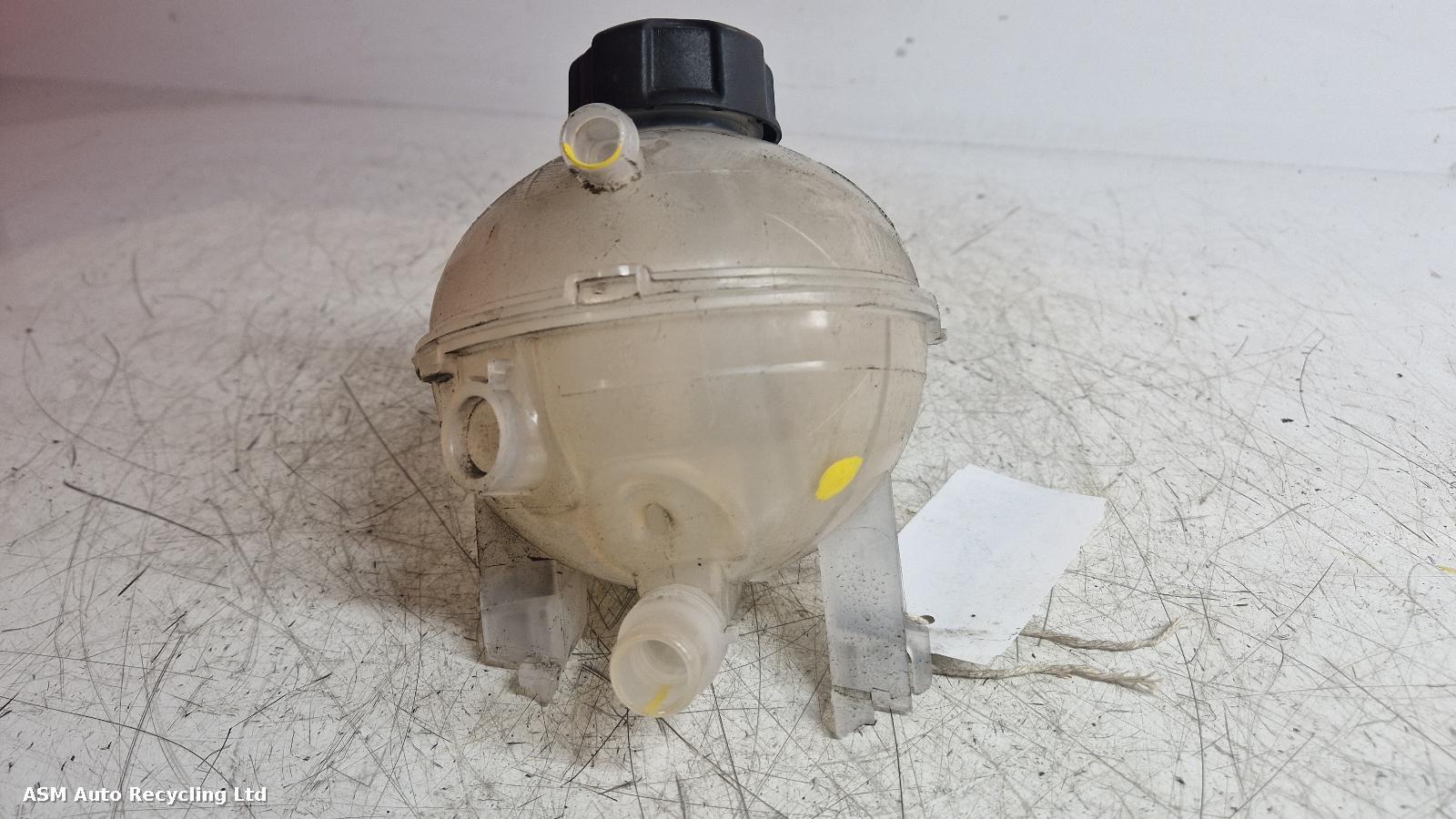 View Auto part Overflow Bottle Vauxhall Grandland X 2020