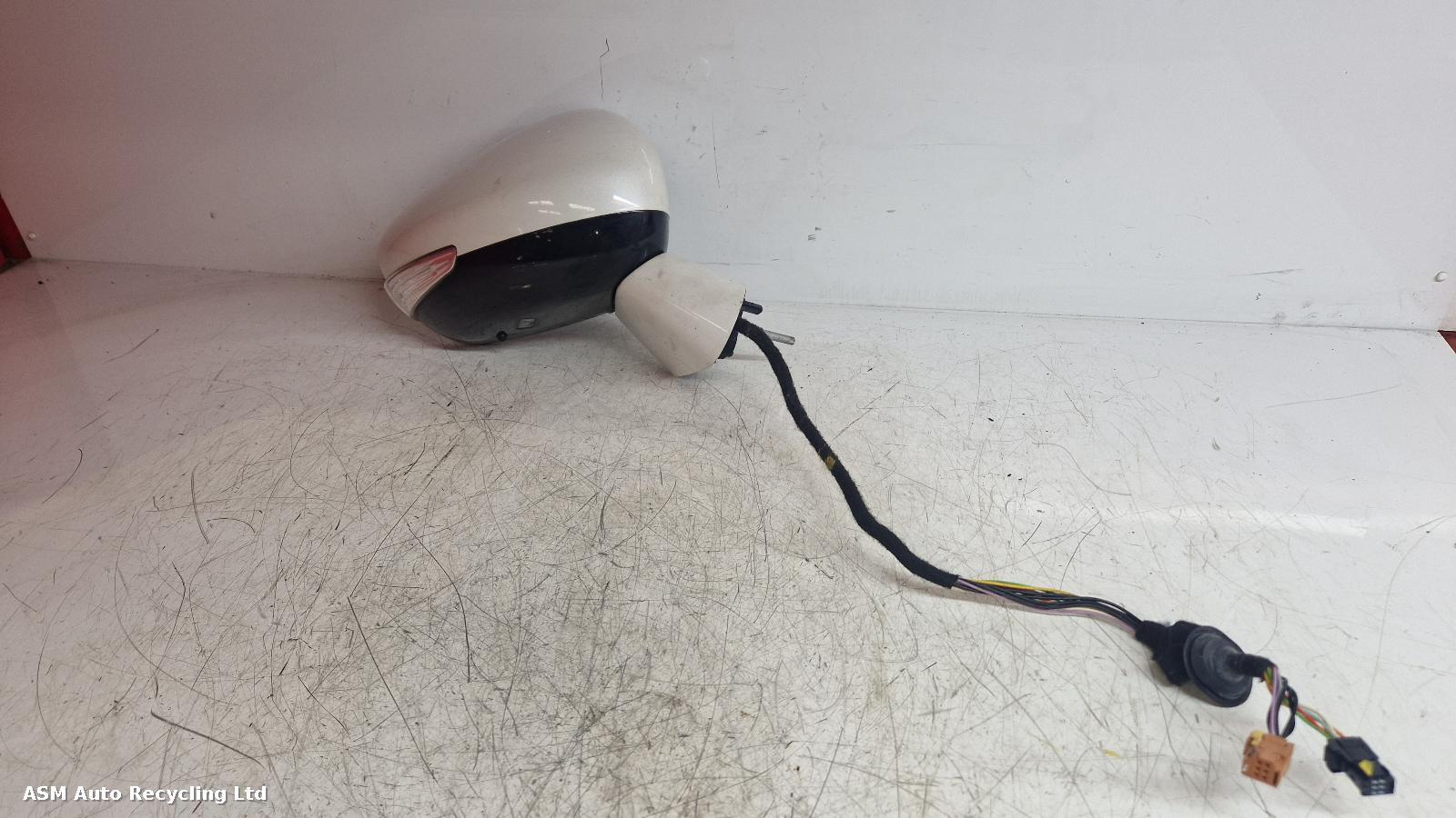 View Auto part R Door Mirror Citroen Ds5 2014