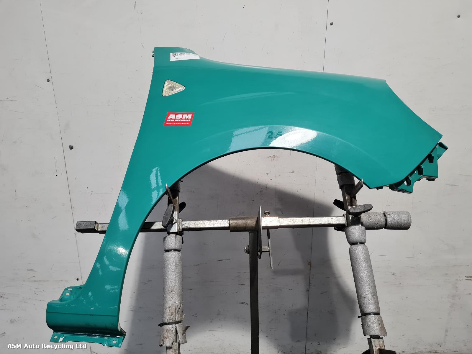 View Auto part R Wing Renault Kangoo 2010