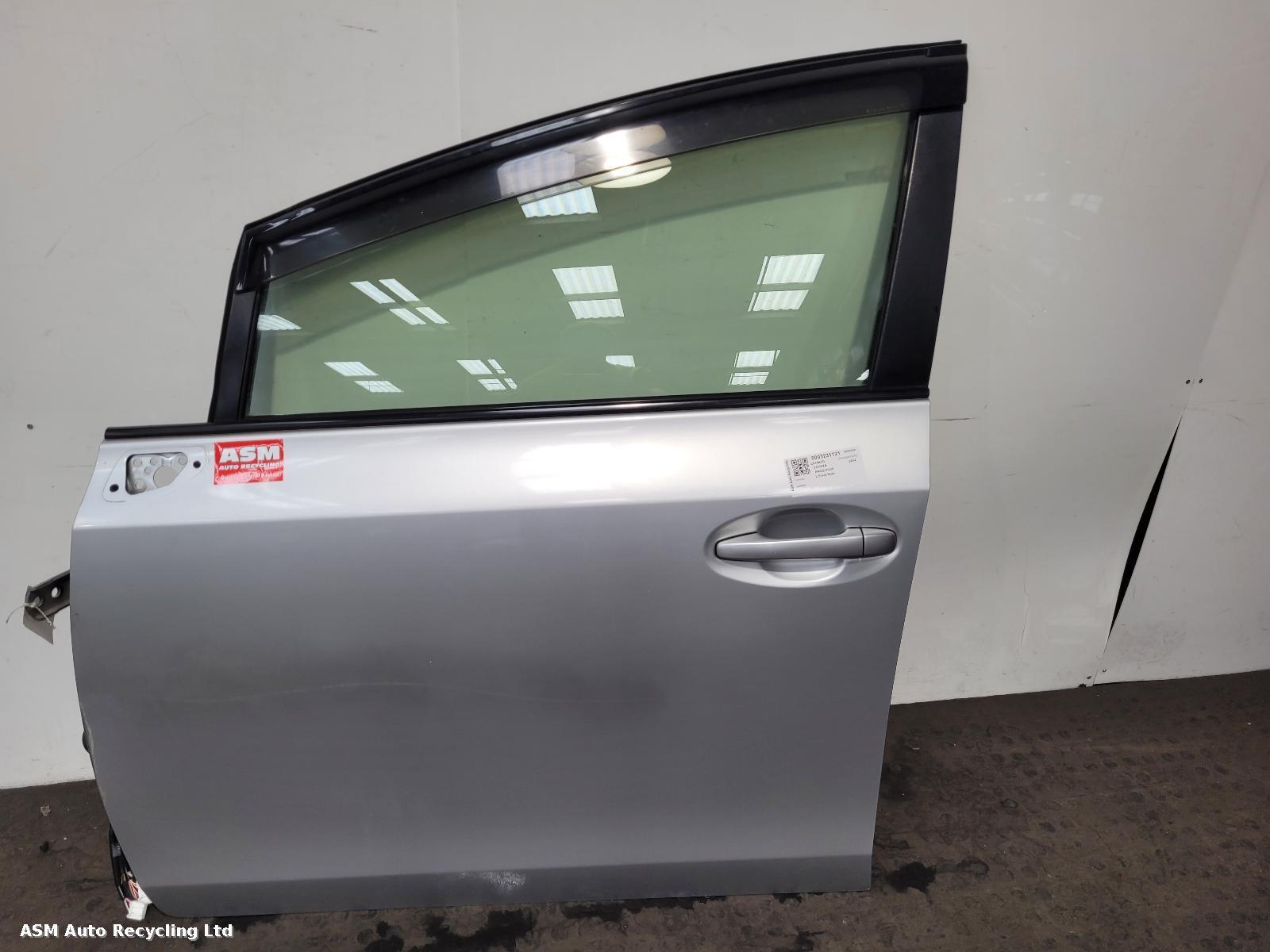 View Auto part L Front Door Toyota Prius Plus 2014