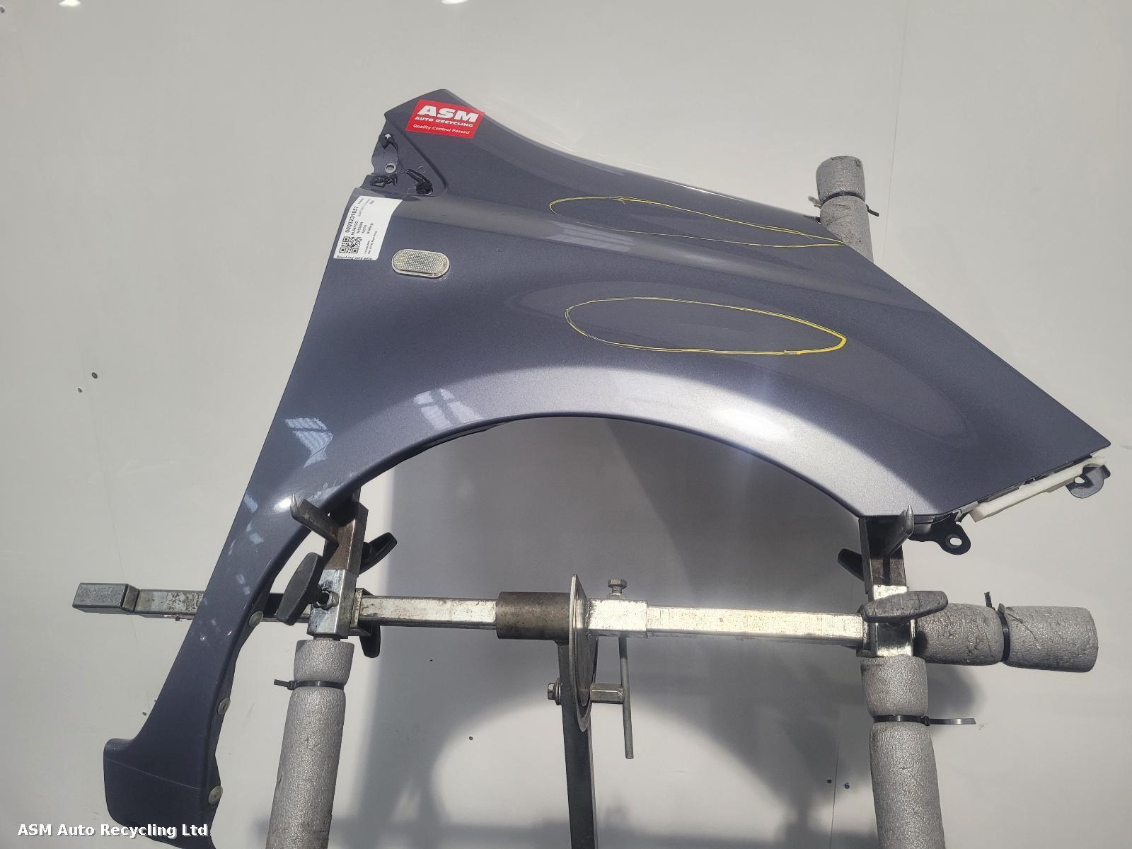 View Auto part R Wing Nissan Note 2008