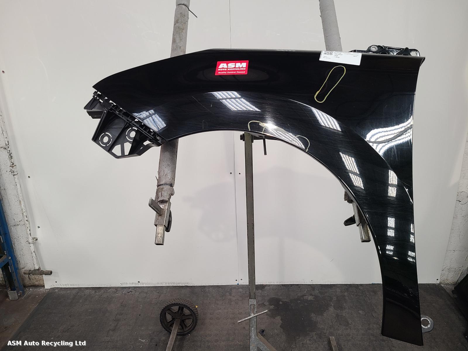 View Auto part L Wing Peugeot 5008 2011