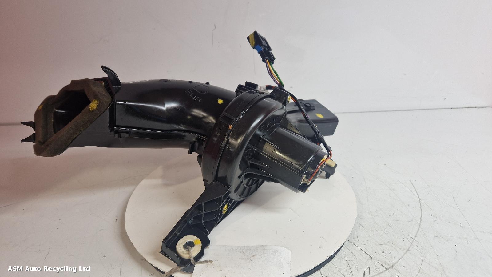 View Auto part Heater Motor/Assembly Peugeot 5008 2011