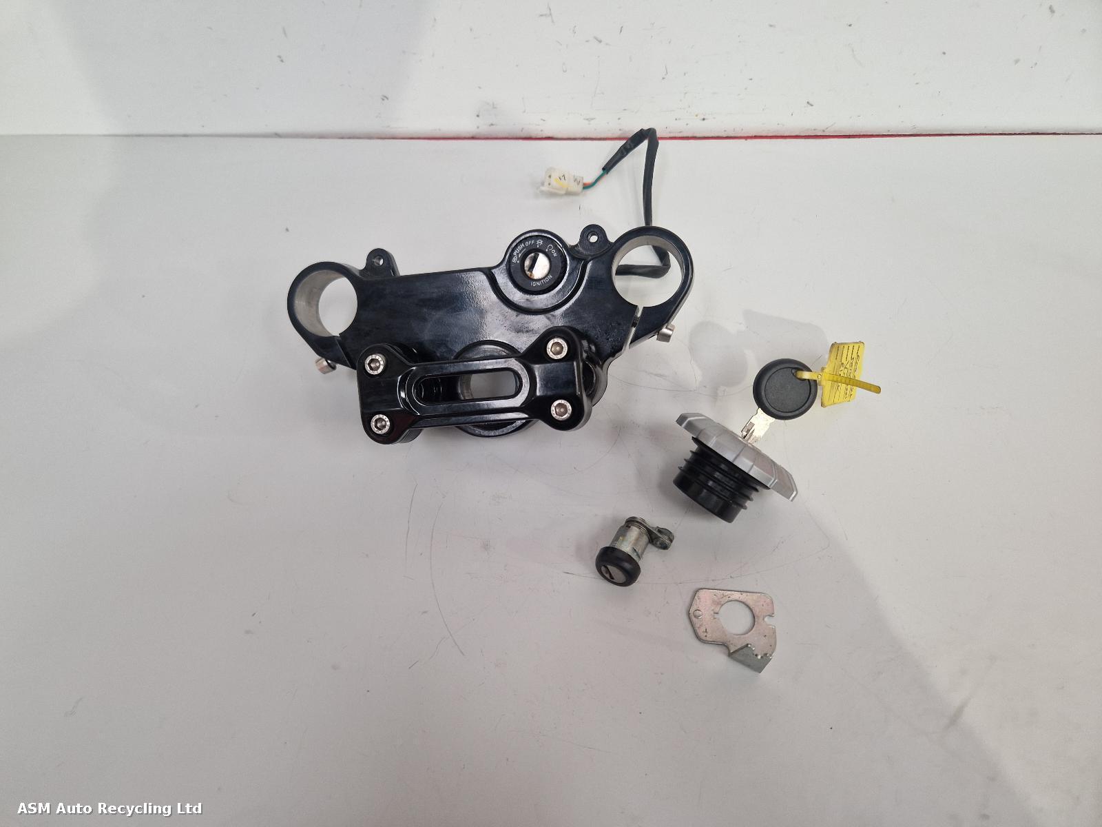 View Auto part Comp.Lock Set + Keys Moto Guzzi V7 Stone 2023