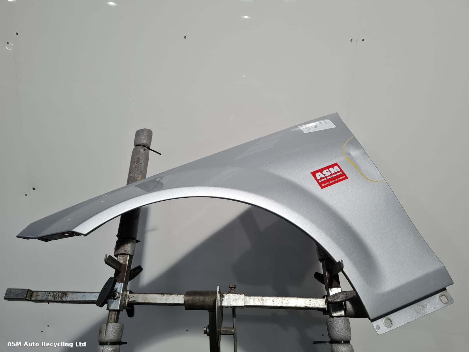 View Auto part L Wing Mercedes C Class 2008