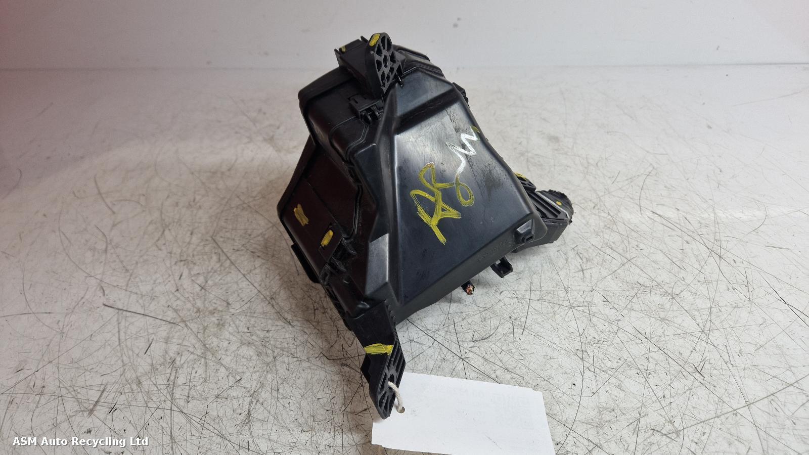 View Auto part Fuse Box Toyota Yaris 2012