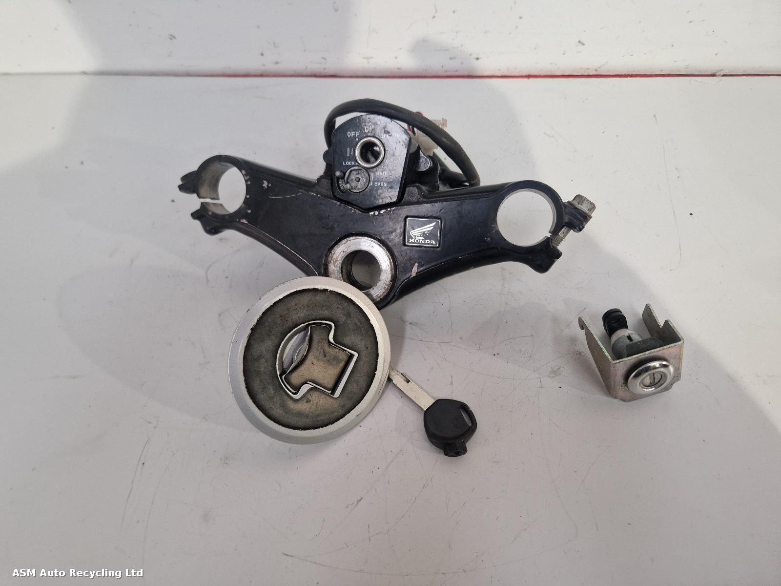 View Auto part Comp.Lock Set + Keys Honda Cbr 125 R-f 2015