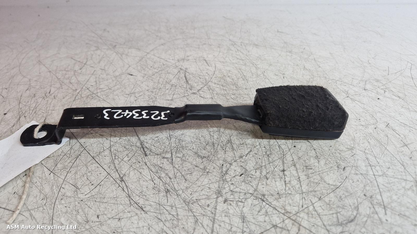 View Auto part Seat Belt Volkswagen Caddy 2011