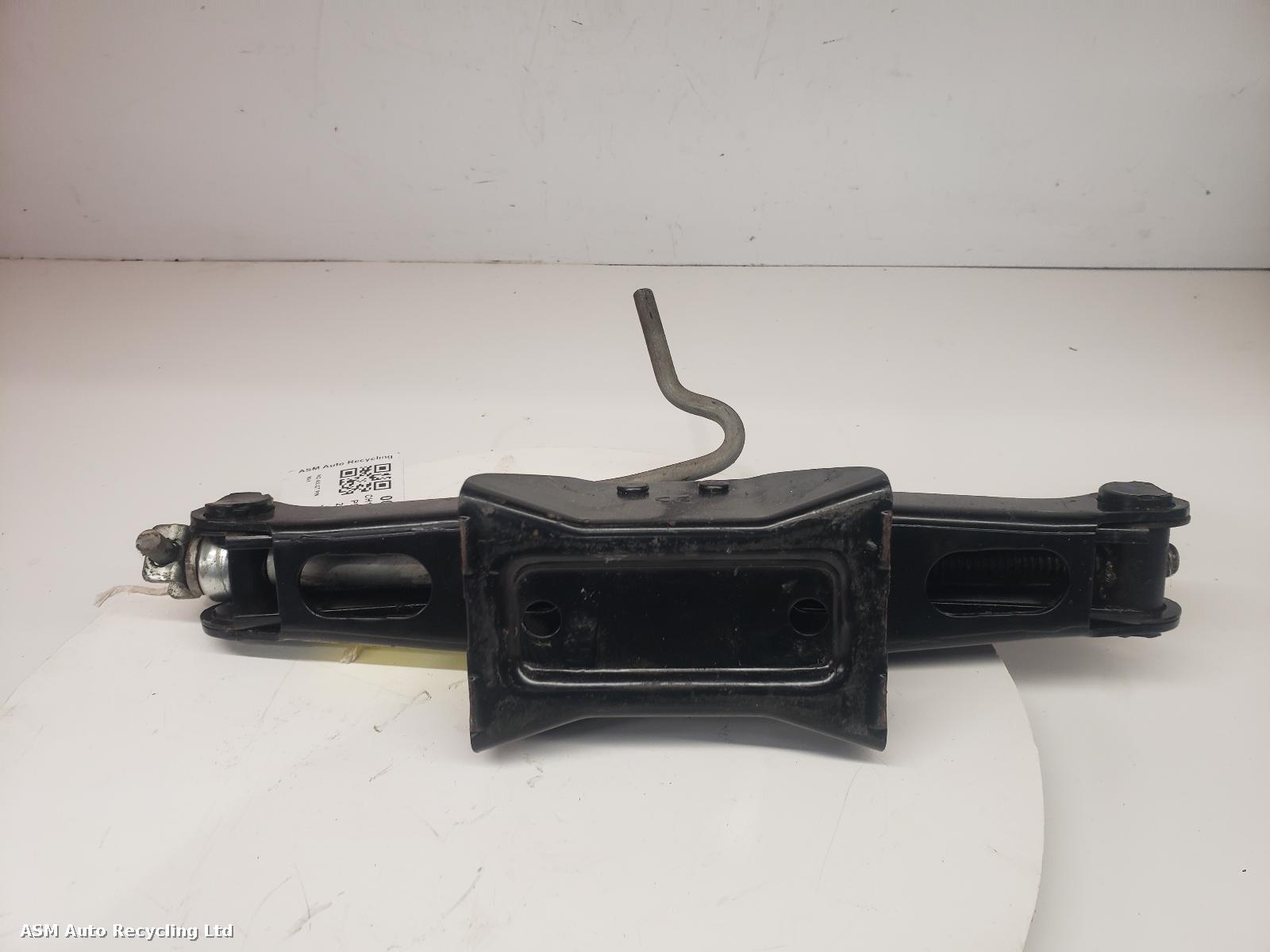 View Auto part Jack Peugeot 208 2016
