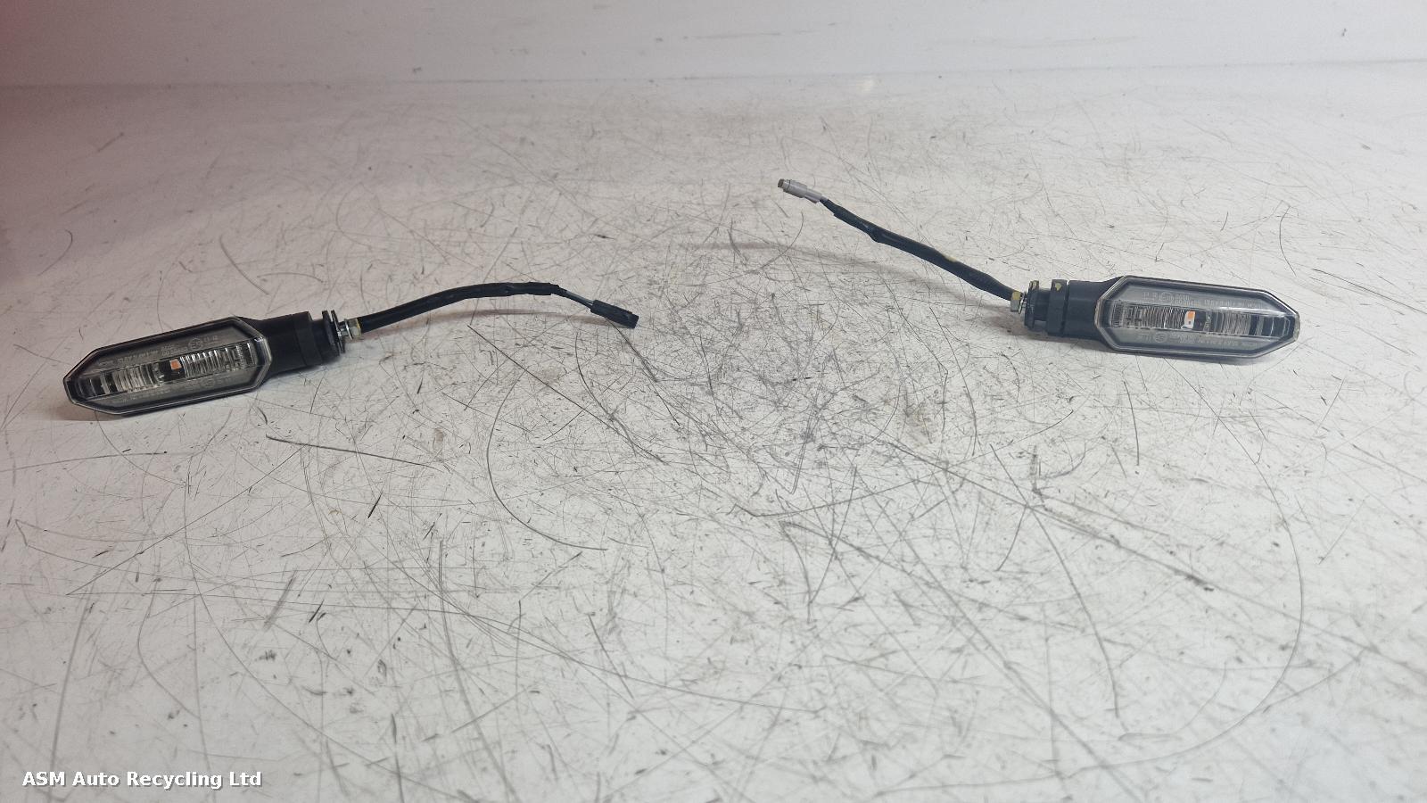 View Auto part L Repeater Lamp Honda X-adv 750 2022