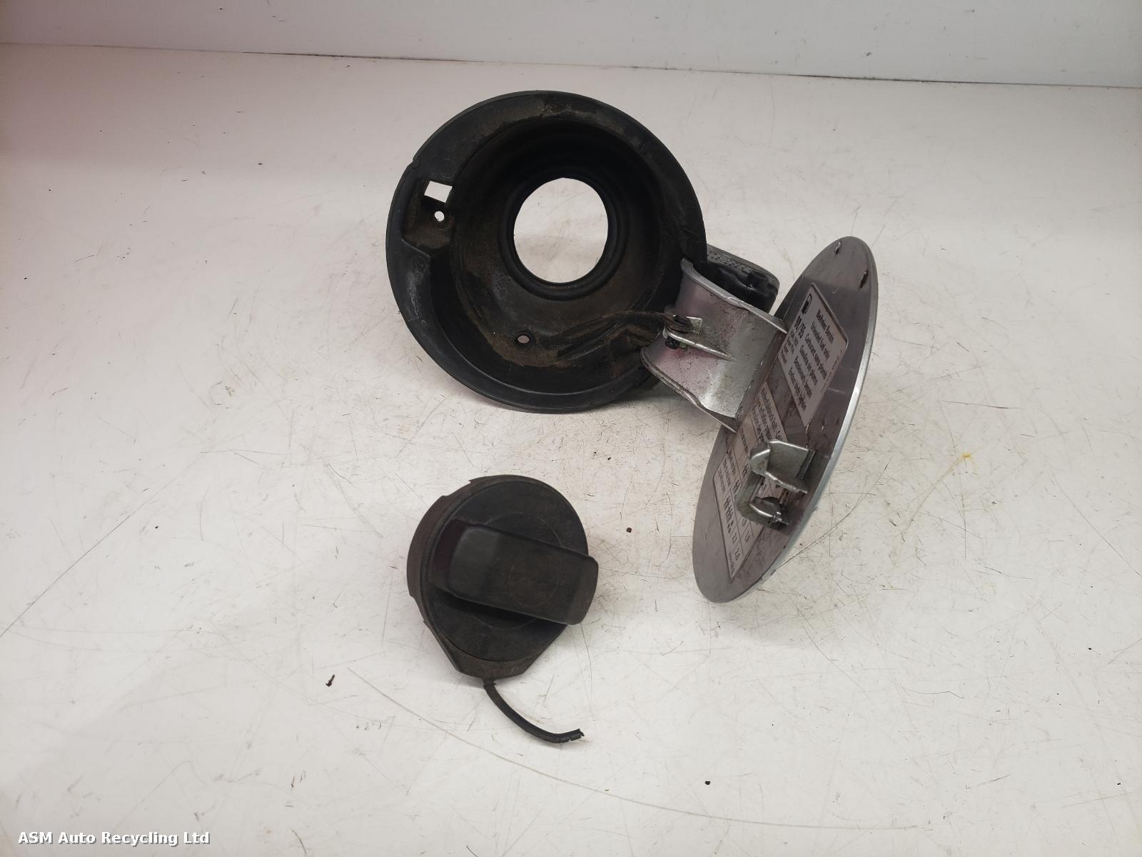 View Auto part Fuel Filler Flap Volkswagen Golf 2003