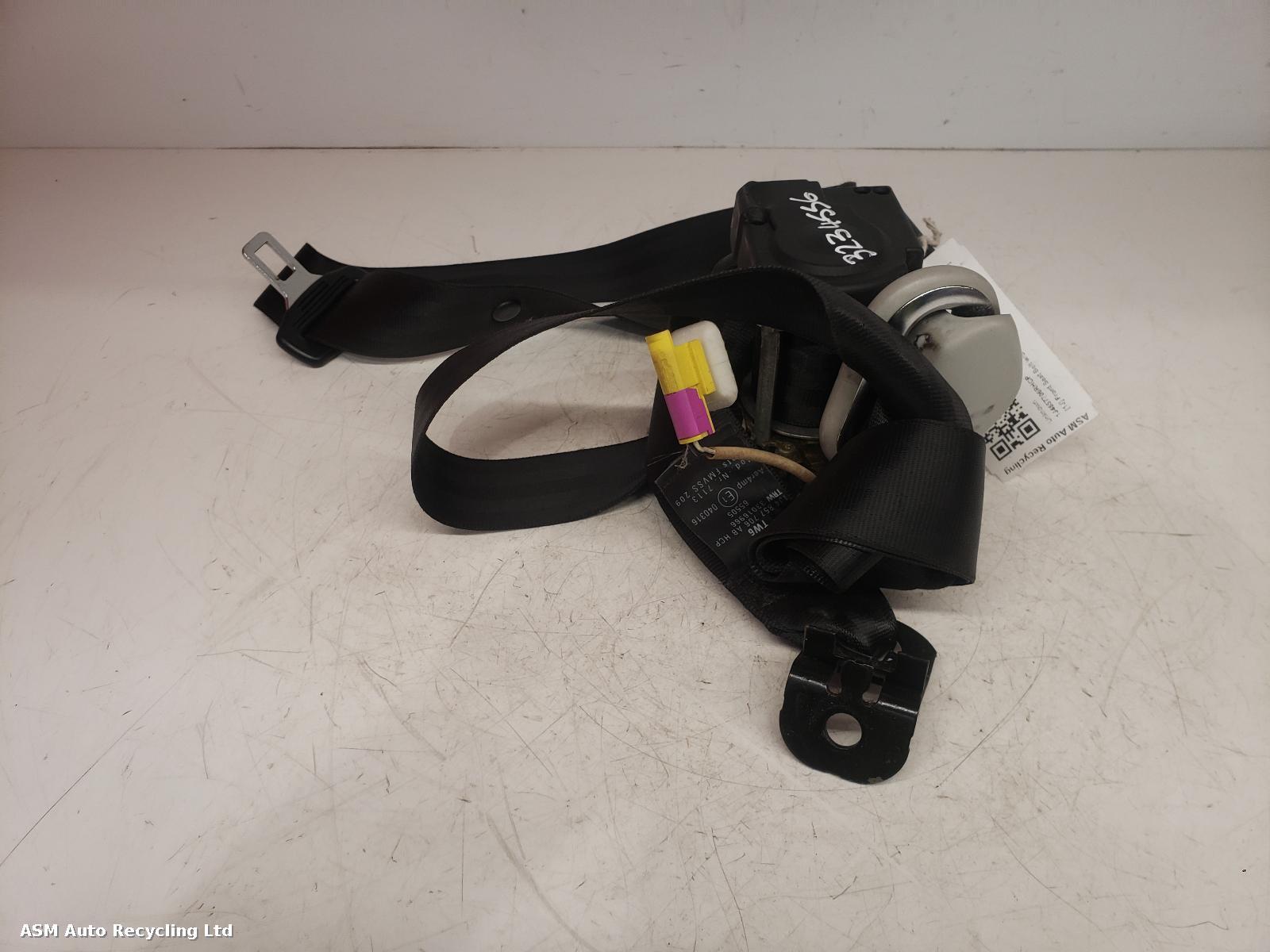 View Auto part Seat Belt Volkswagen Golf 2003