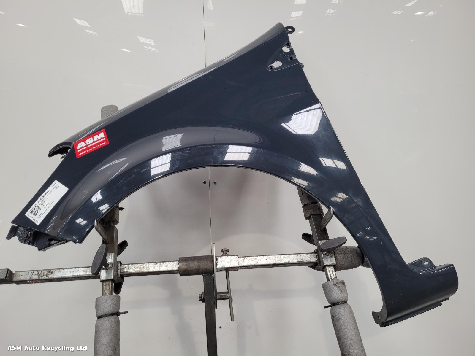 View Auto part L Wing Renault Clio 2012