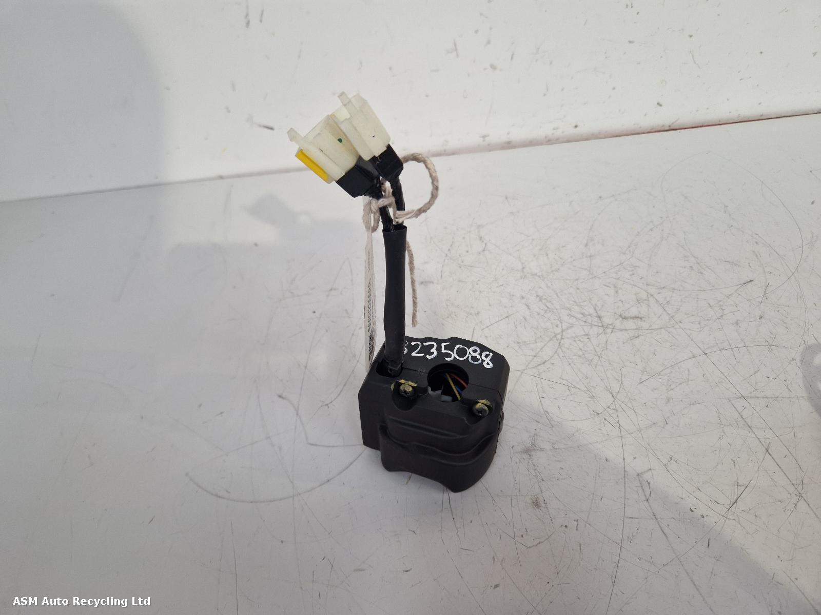 View Auto part LH Switch Gear Yamaha Nmax 125 2025