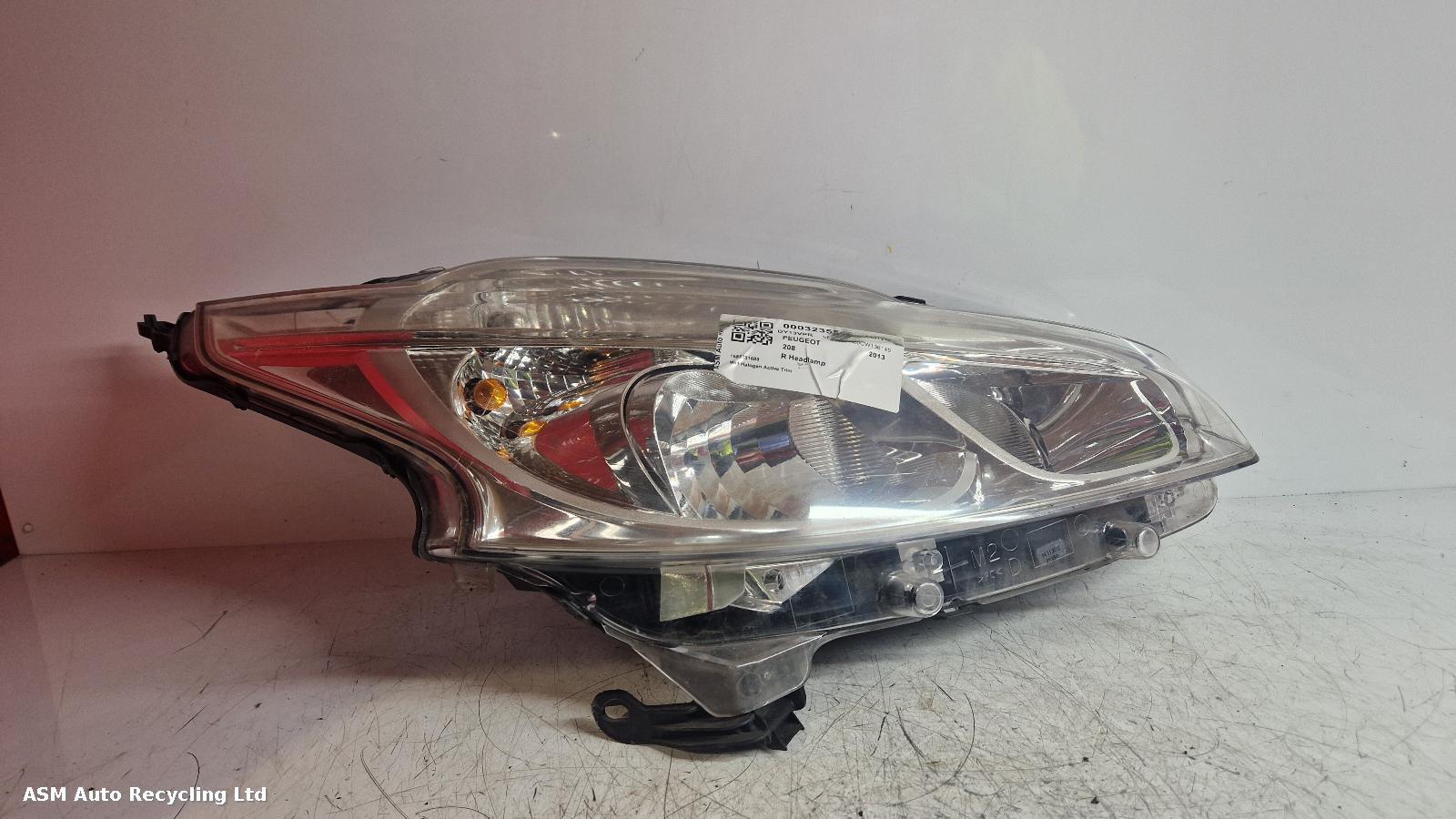 View Auto part R Headlamp Peugeot 208 2013