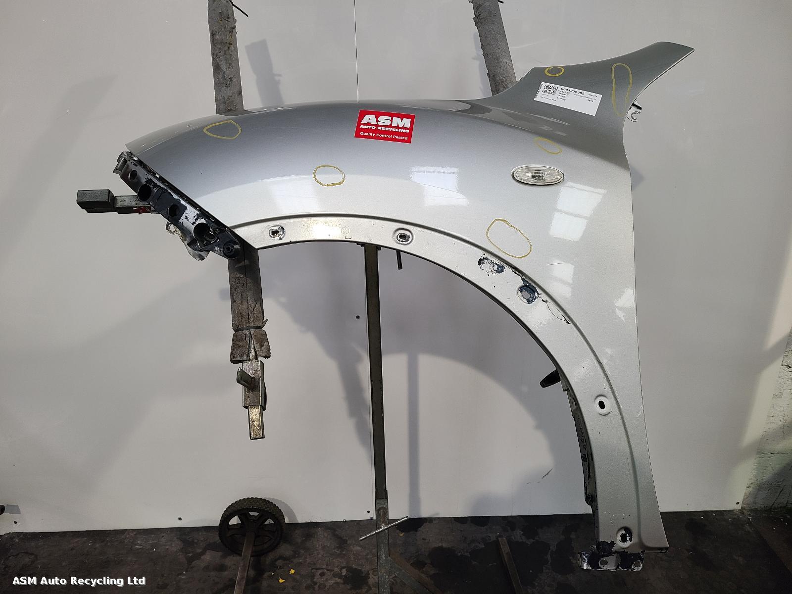 View Auto part L Wing Nissan Juke 2013