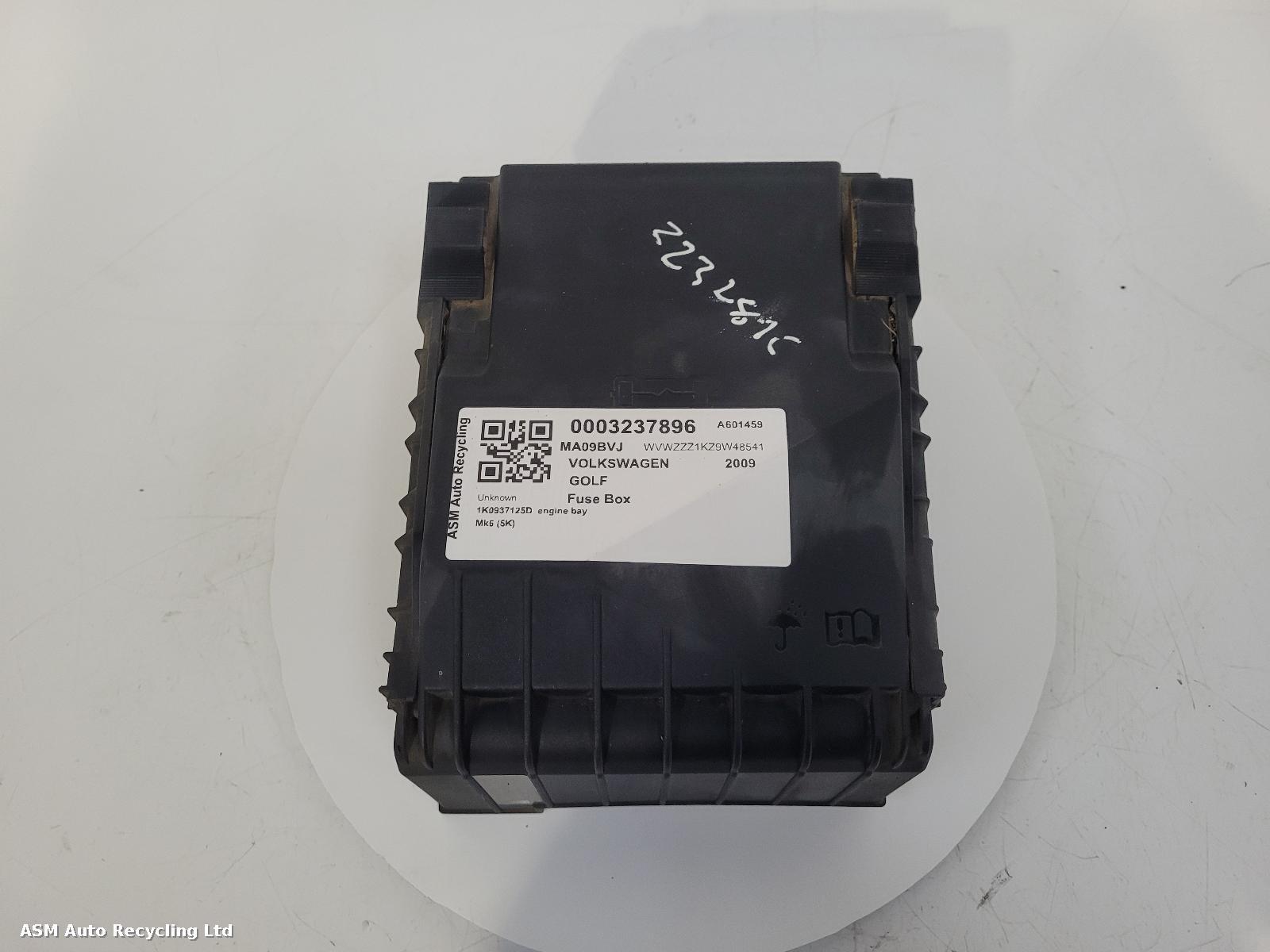 View Auto part Fuse Box Volkswagen Golf 2009