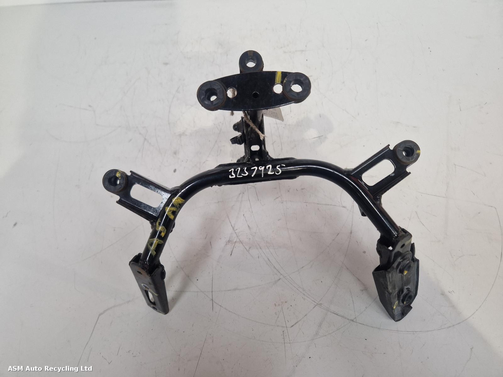 View Auto part Headlight Bracket Right Yamaha Yzf R3  2021