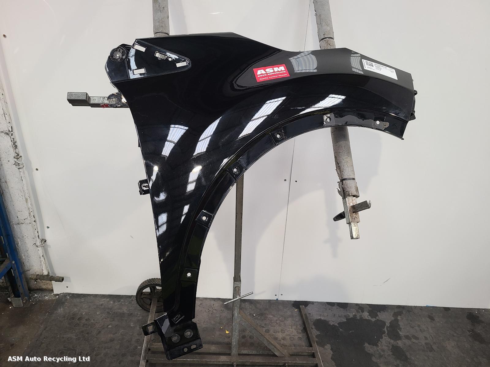 View Auto part R Wing Renault Captur 2014