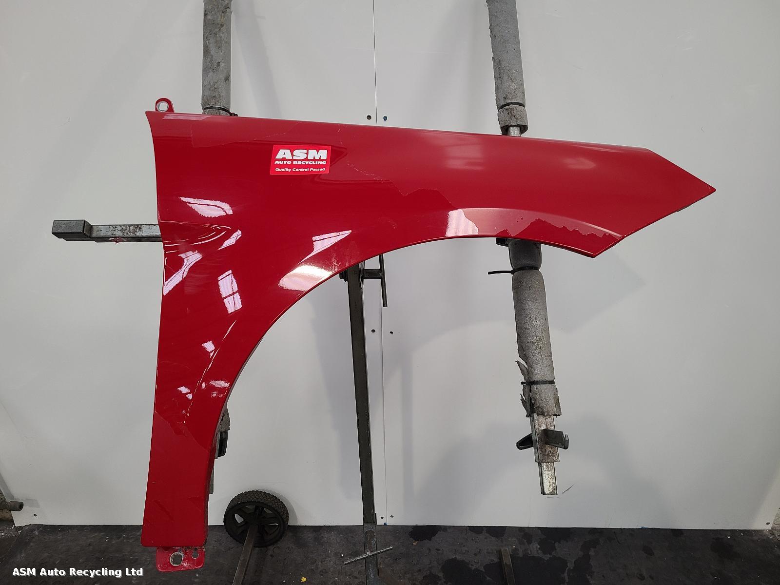 View Auto part R Wing Mercedes B Class 2011