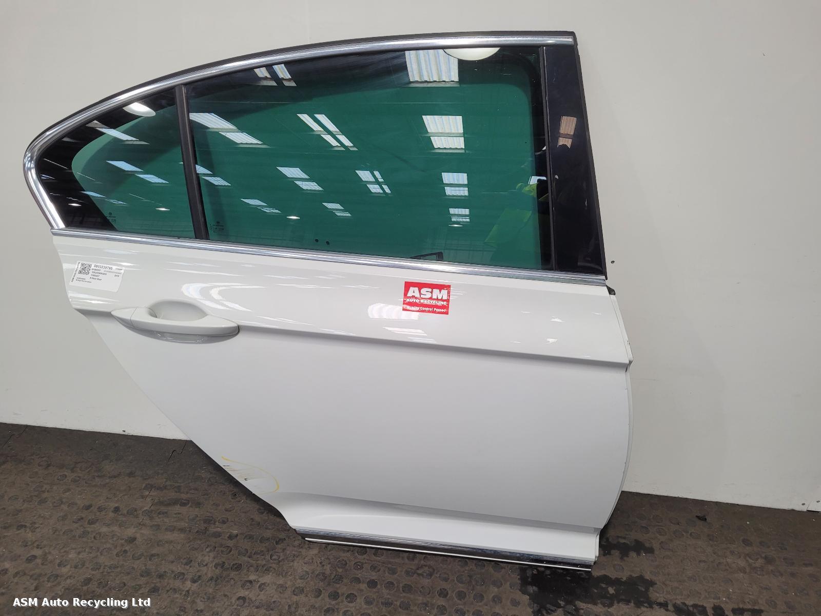 View Auto part R Rear Door Volkswagen Passat 2016