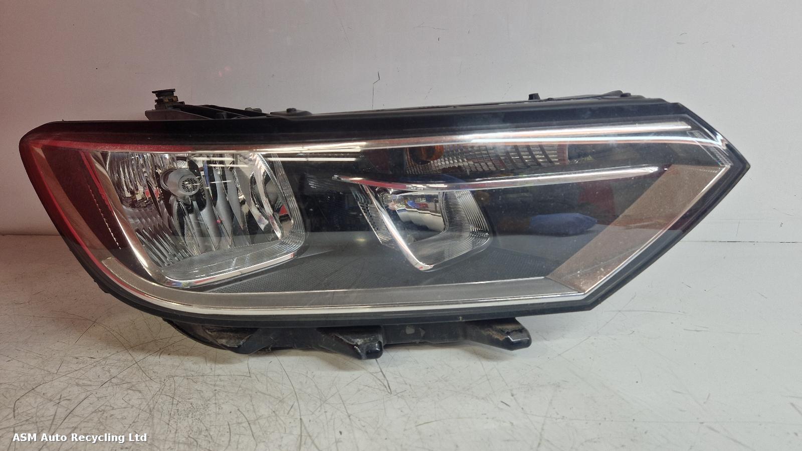 View Auto part R Headlamp Volkswagen Passat 2016