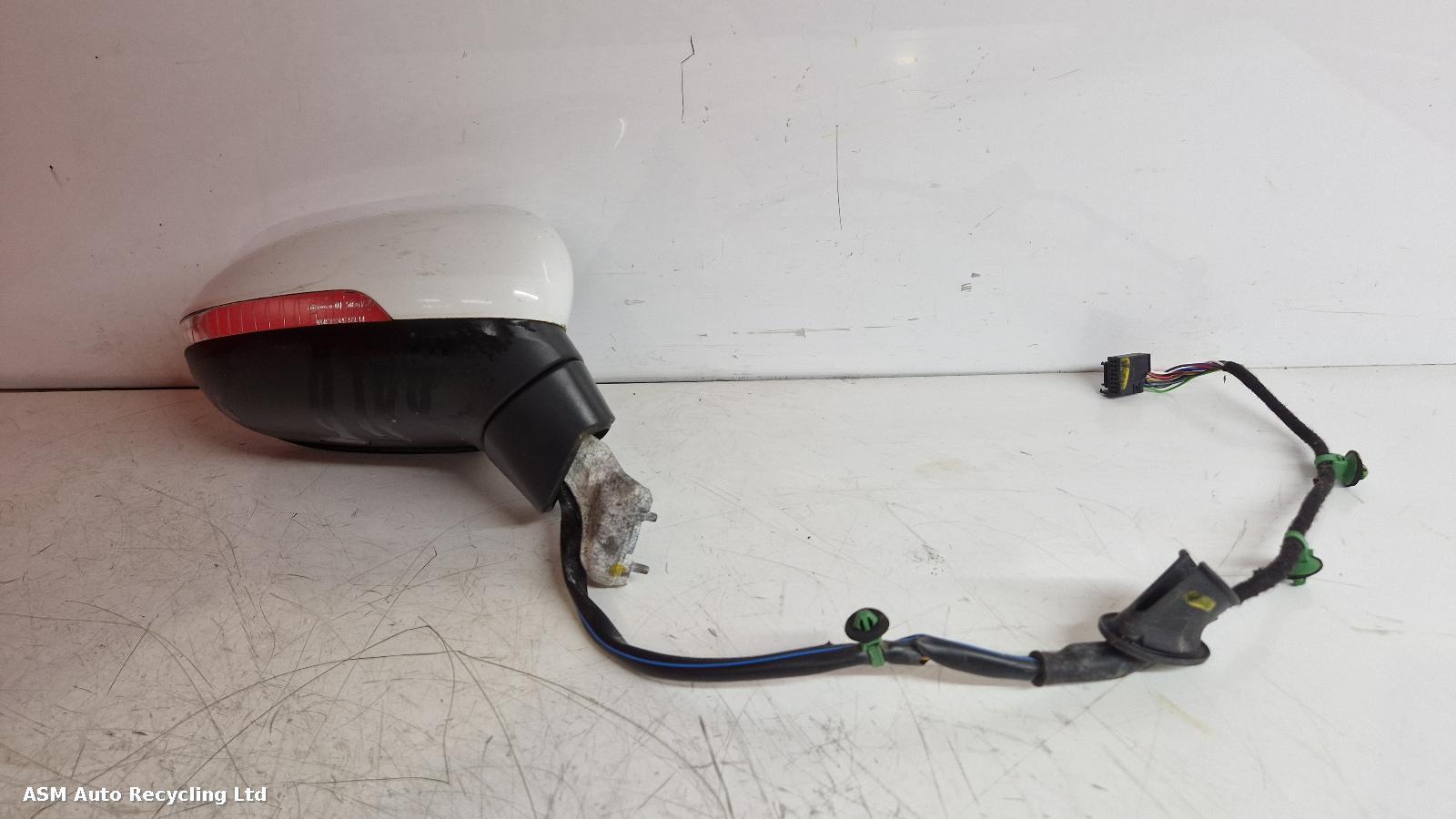 View Auto part R Door Mirror Volkswagen Passat 2016