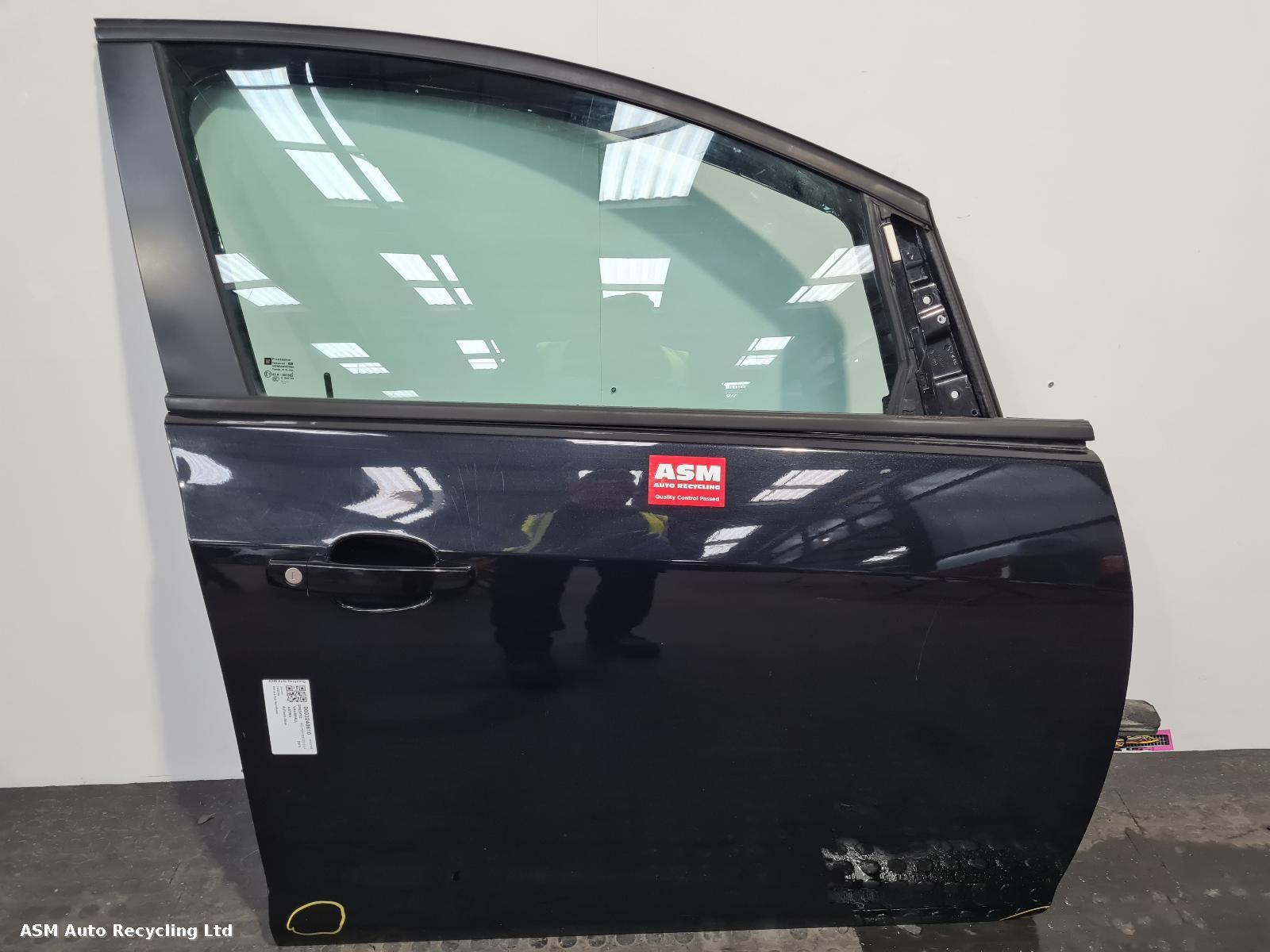 View Auto part R Front Door Vauxhall Astra 2015