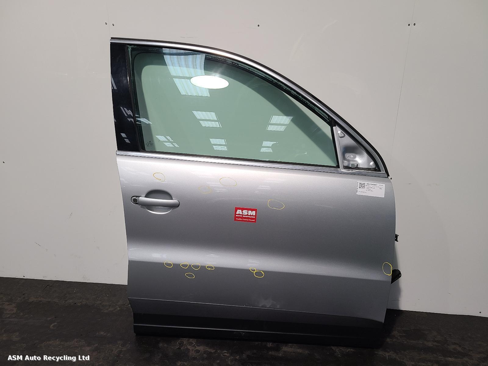 View Auto part R Front Door Volkswagen Tiguan 2009