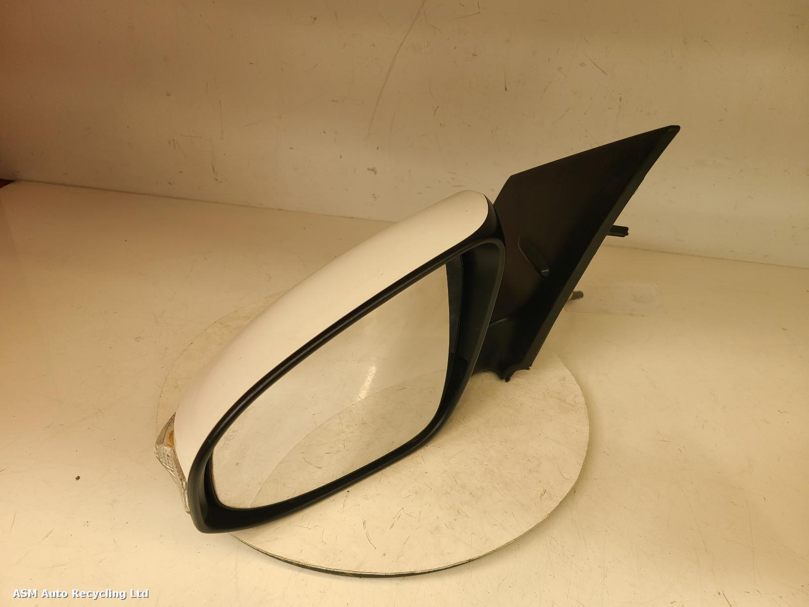 View Auto part L Door Mirror Toyota Auris 2015