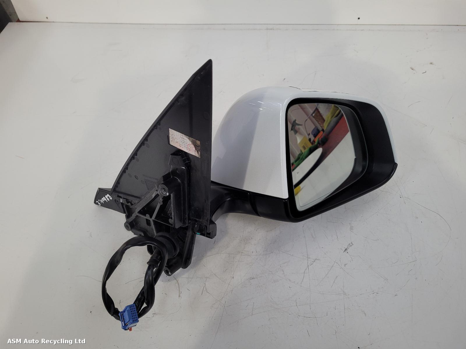 View Auto part R Door Mirror Tesla Model Y 2022