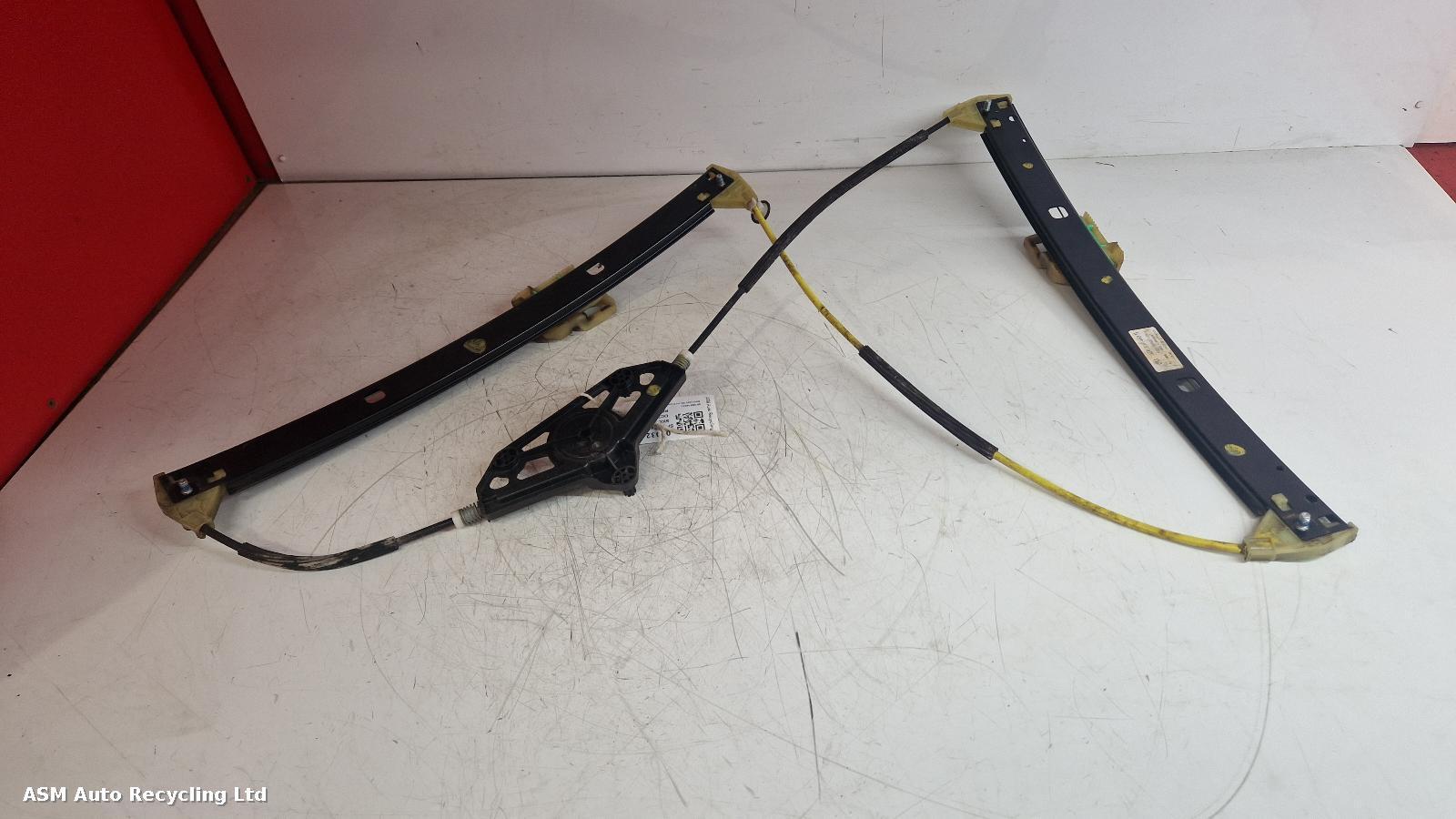 View Auto part RF Window Regulator Skoda Octavia 2018