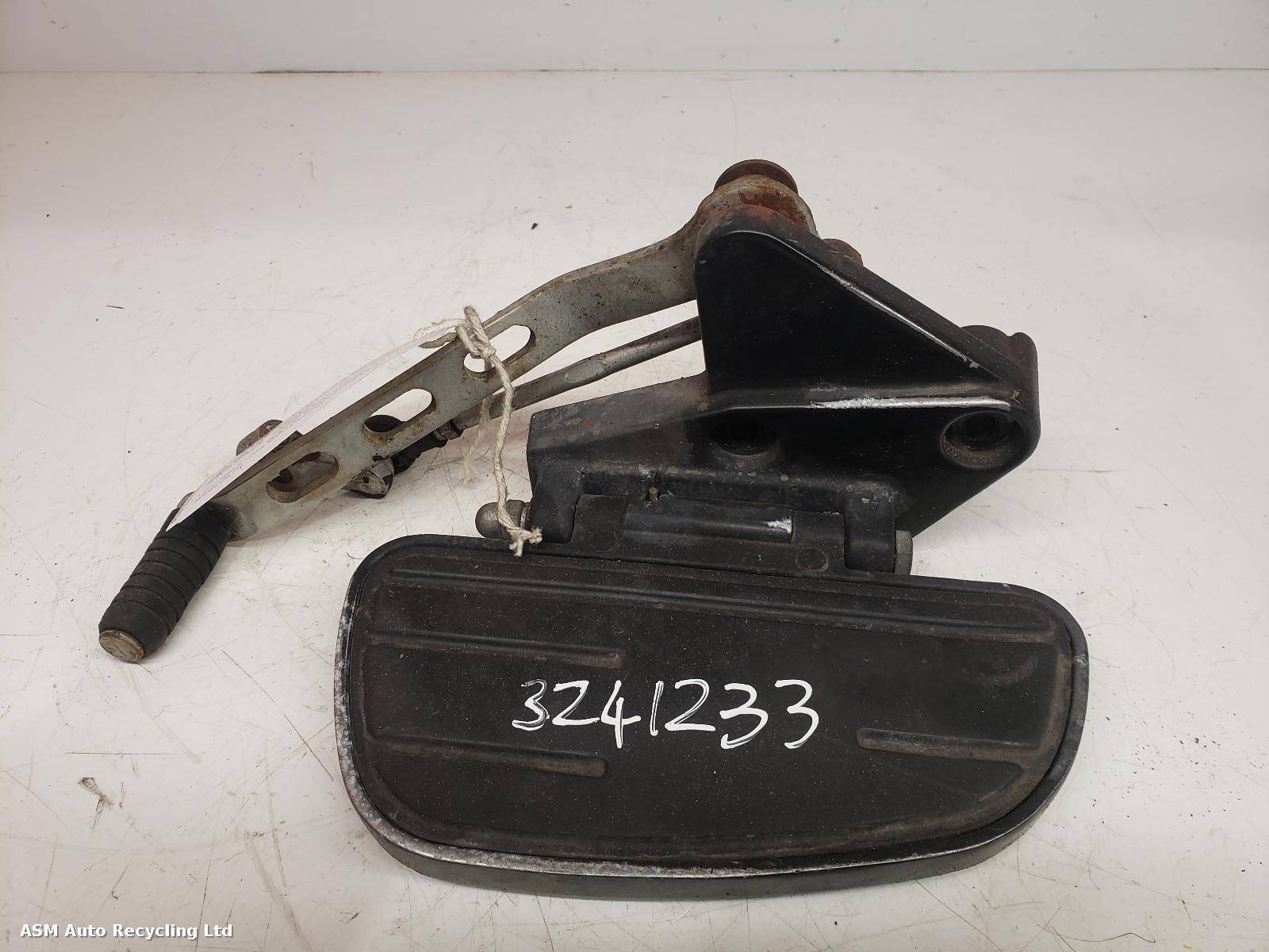 View Auto part Left Footrest Sinnis Hoodlum 125 2020