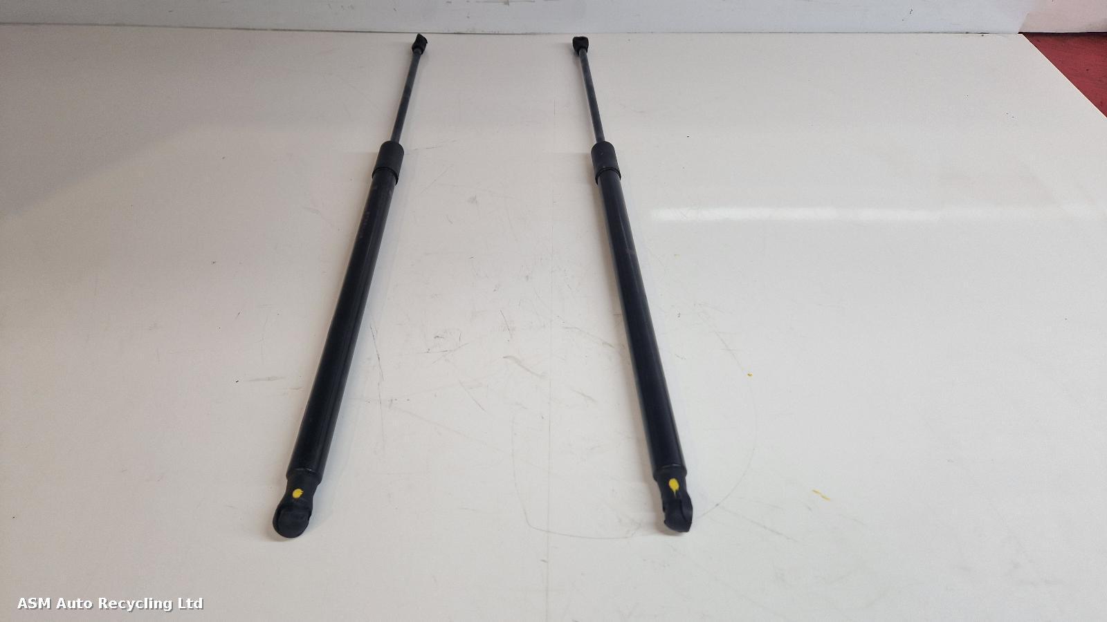 View Auto part Hatch Strut/Shock Toyota Yaris Cross 2023