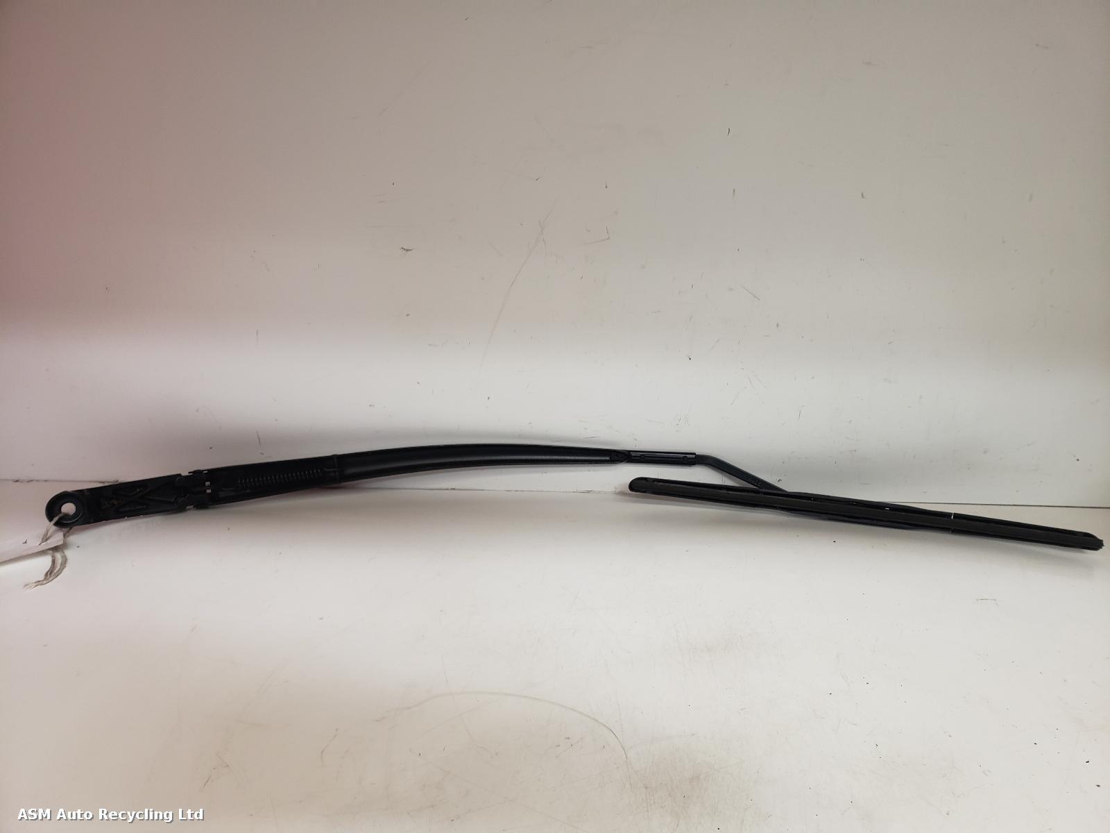 View Auto part Wiper Arm Toyota Yaris Cross 2023
