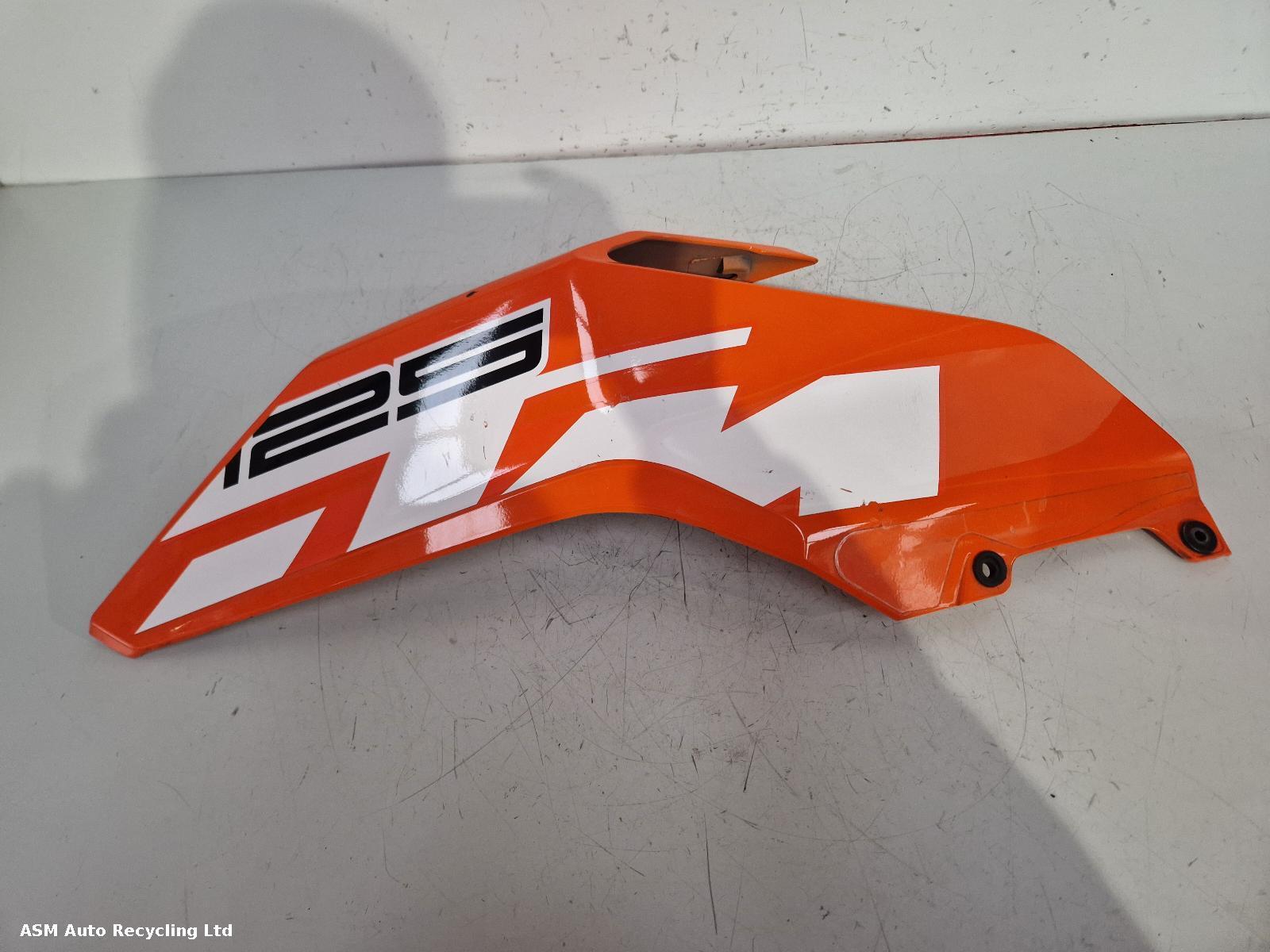 View Auto part Tank Trim Ktm 125 Duke 2020