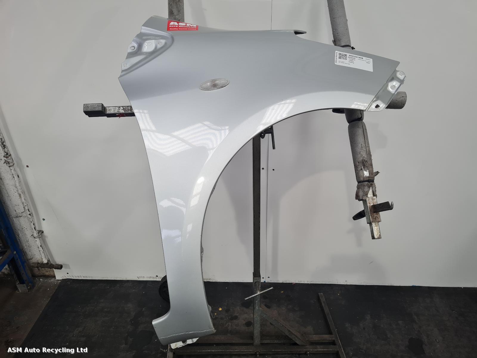 View Auto part R Wing Toyota Yaris 2006