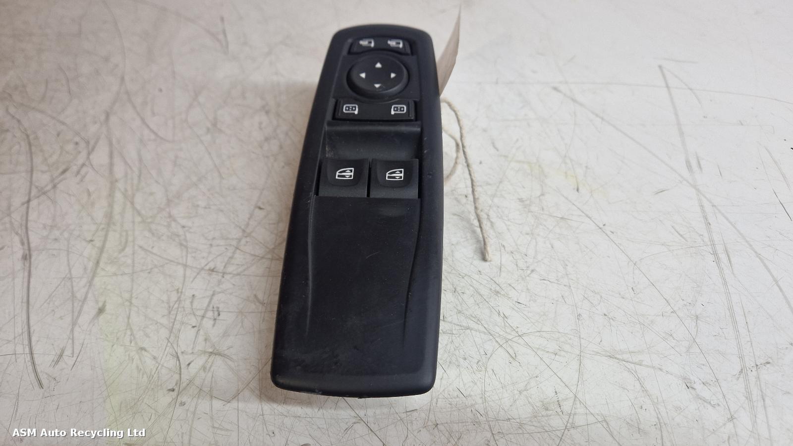 View Auto part Elect. Window Switch Renault Megane 2011