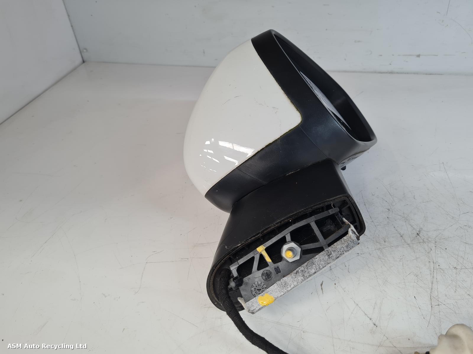 View Auto part R Door Mirror Citroen C4 2018