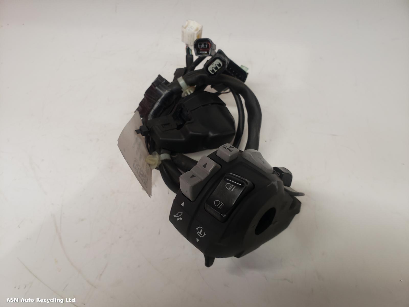 View Auto part LH Switch Gear Honda Nss 350 Forza 2021