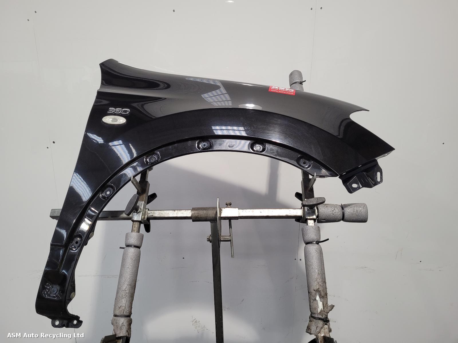 View Auto part R Wing Nissan Qashqai 2013