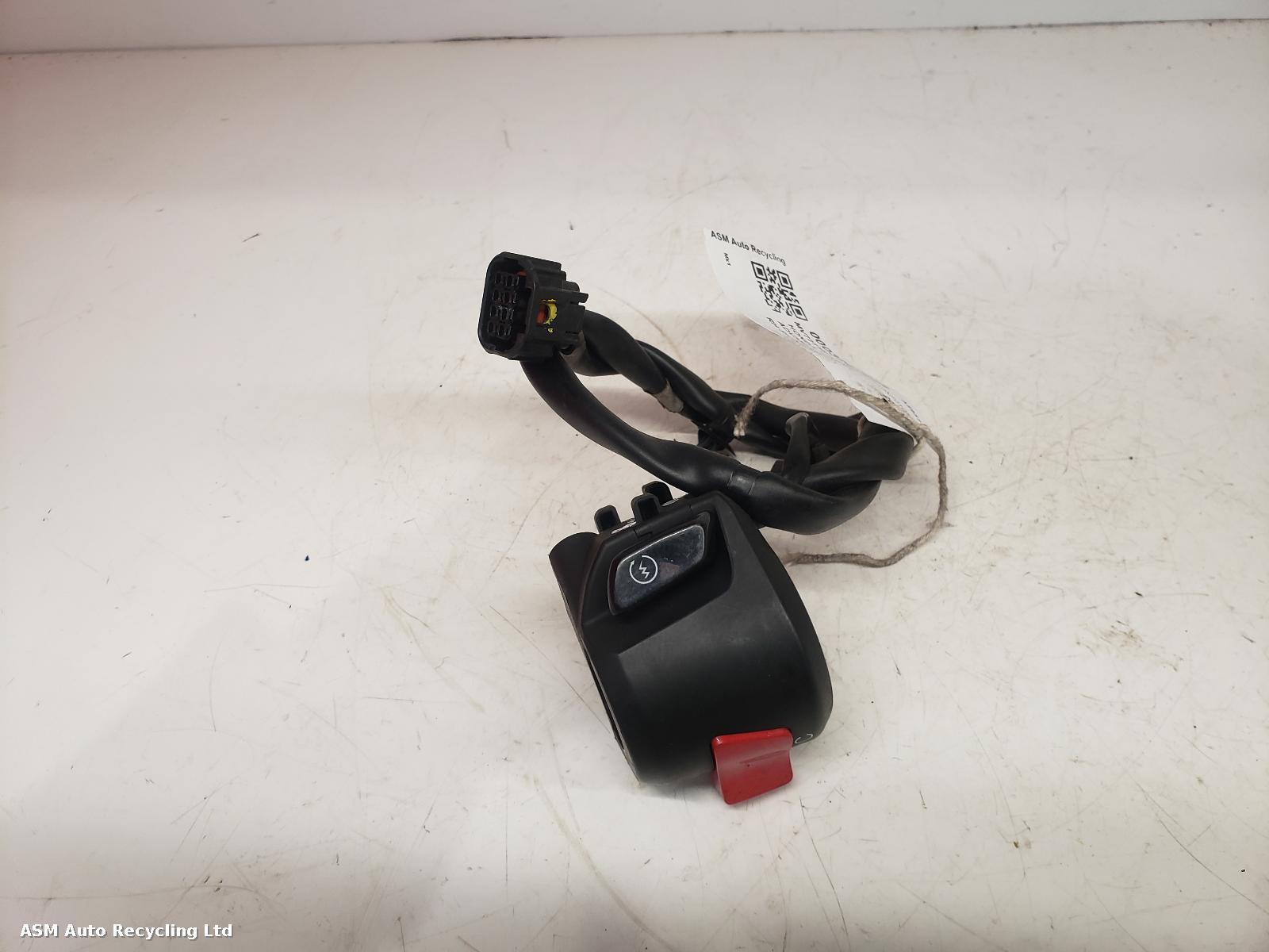 View Auto part RH Switch Gear Honda Adv350 2022