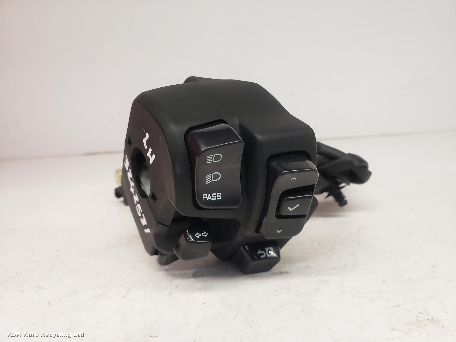View Auto part LH Switch Gear Yamaha X-max 300 2024