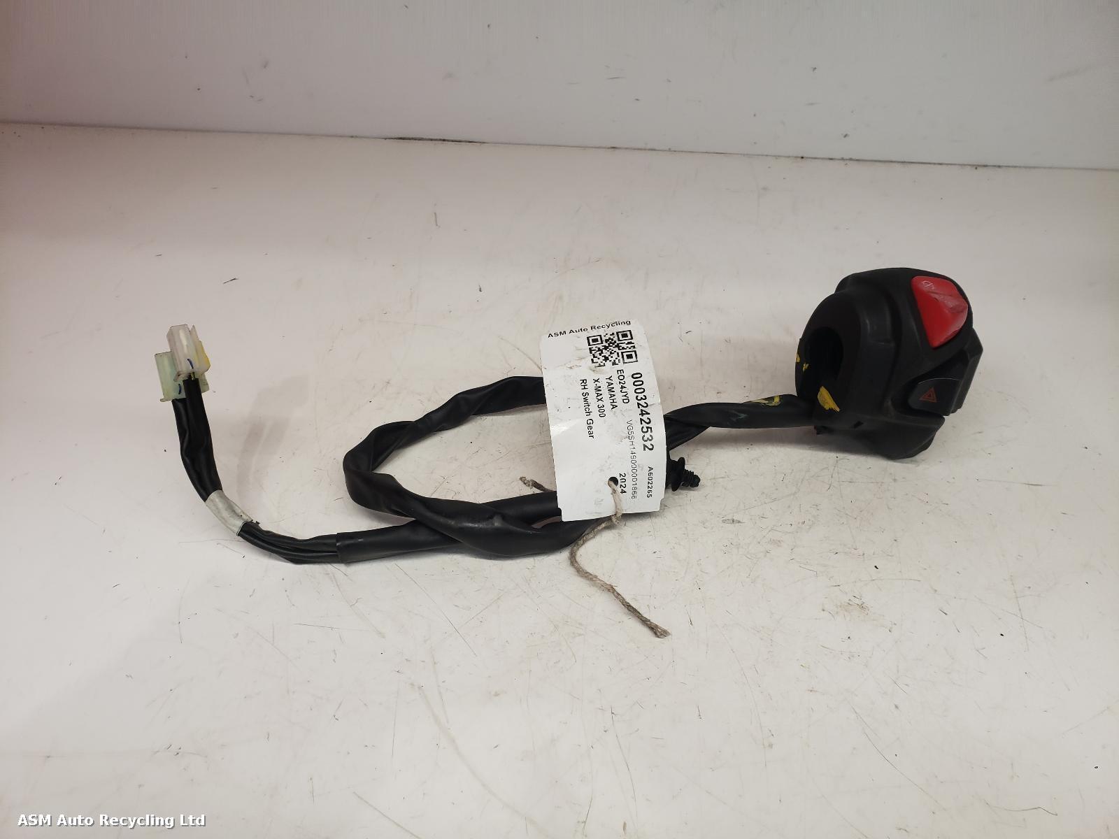 View Auto part RH Switch Gear Yamaha X-max 300 2024