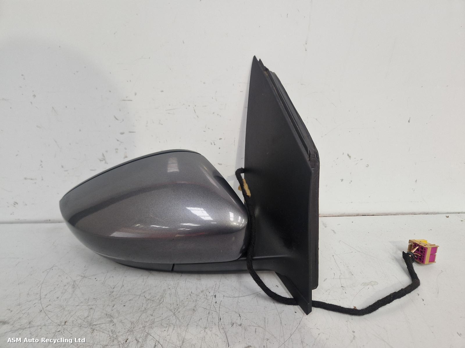 View Auto part R Door Mirror Volkswagen Polo 2010