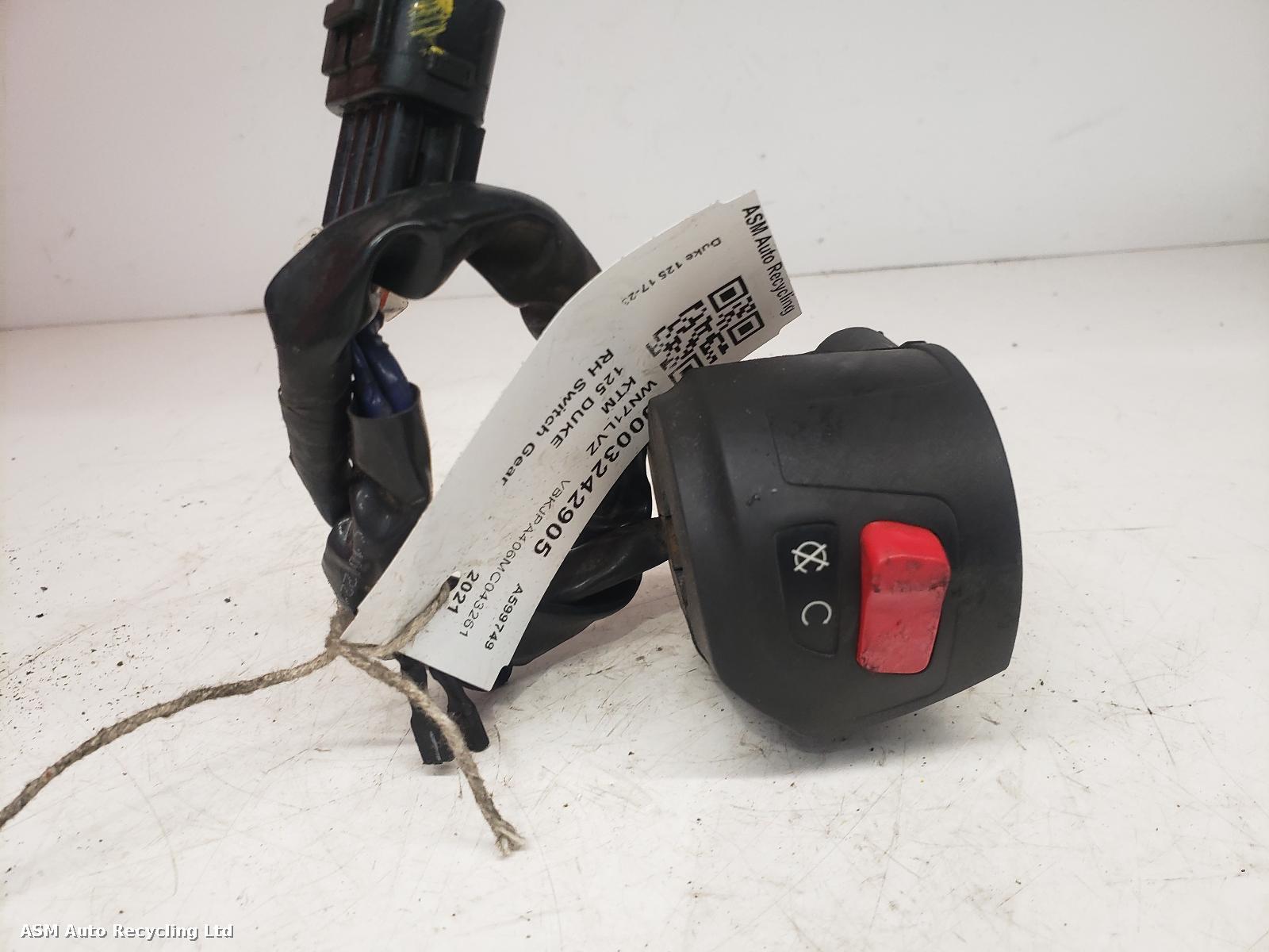View Auto part RH Switch Gear Ktm 125 Duke 2021